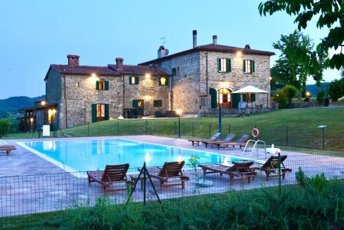 Agriturismo I Poggilunghi — 4-Star Luxury Hotel in Civitella In Val Di Chiana, Italy
