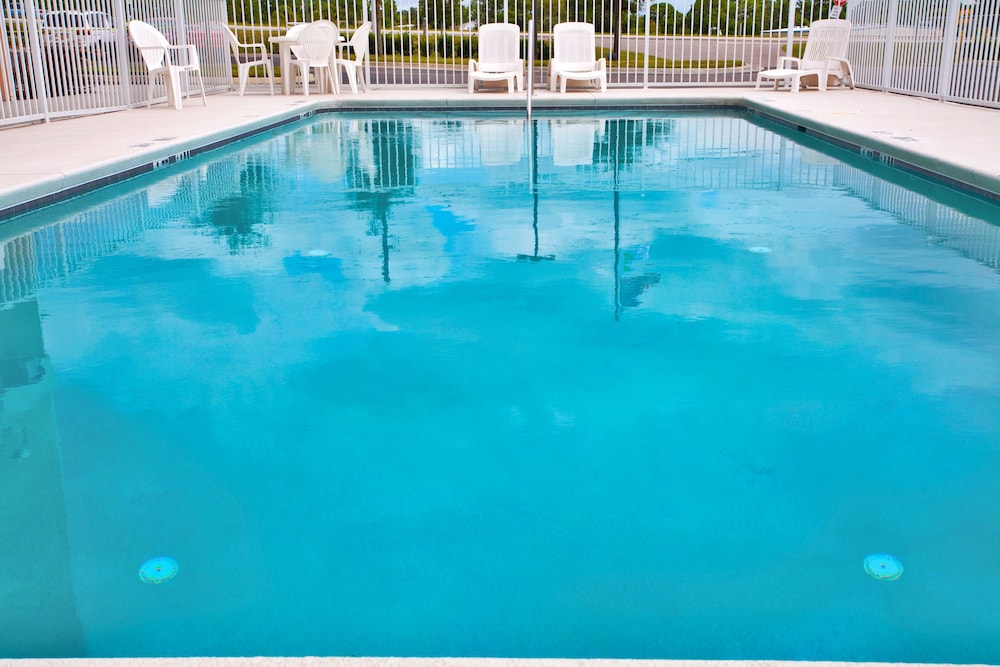 Holiday Inn Express Hotel & Suites Brooksville West by IHG — hotel in Spring Hill