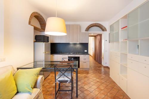 Bilocale Milanese vicino Paolo Sarpi Mirable PM — 4-Star Luxury Hotel in Milan, Italy