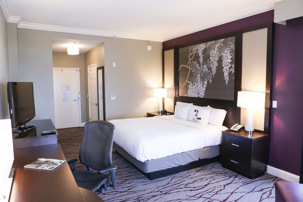 DoubleTree by Hilton Hotel Savannah Historic District - photo 25