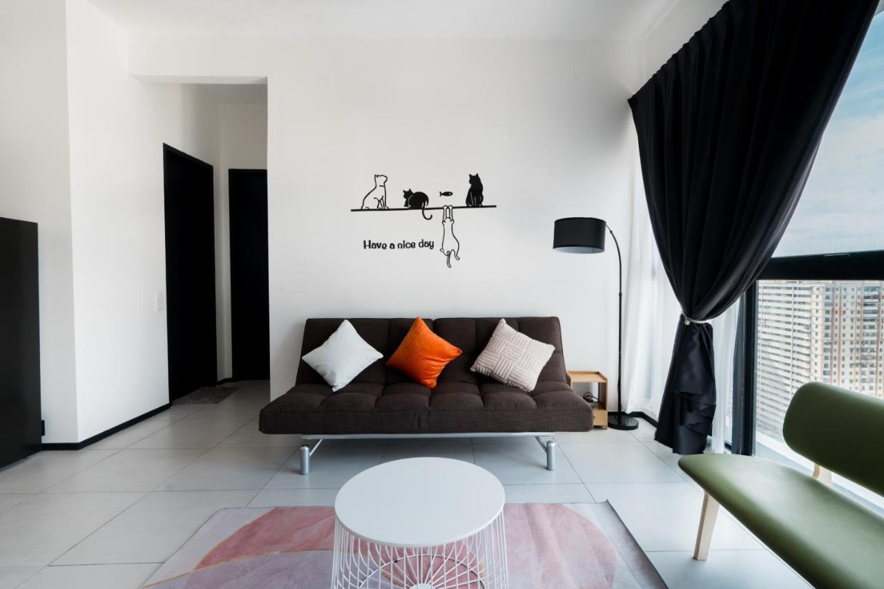 Seaview Infinity Pool 2BR 2CP 8Pax Urban Suite 251 — 4-Star Luxury Hotel in George Town, Malaysia
