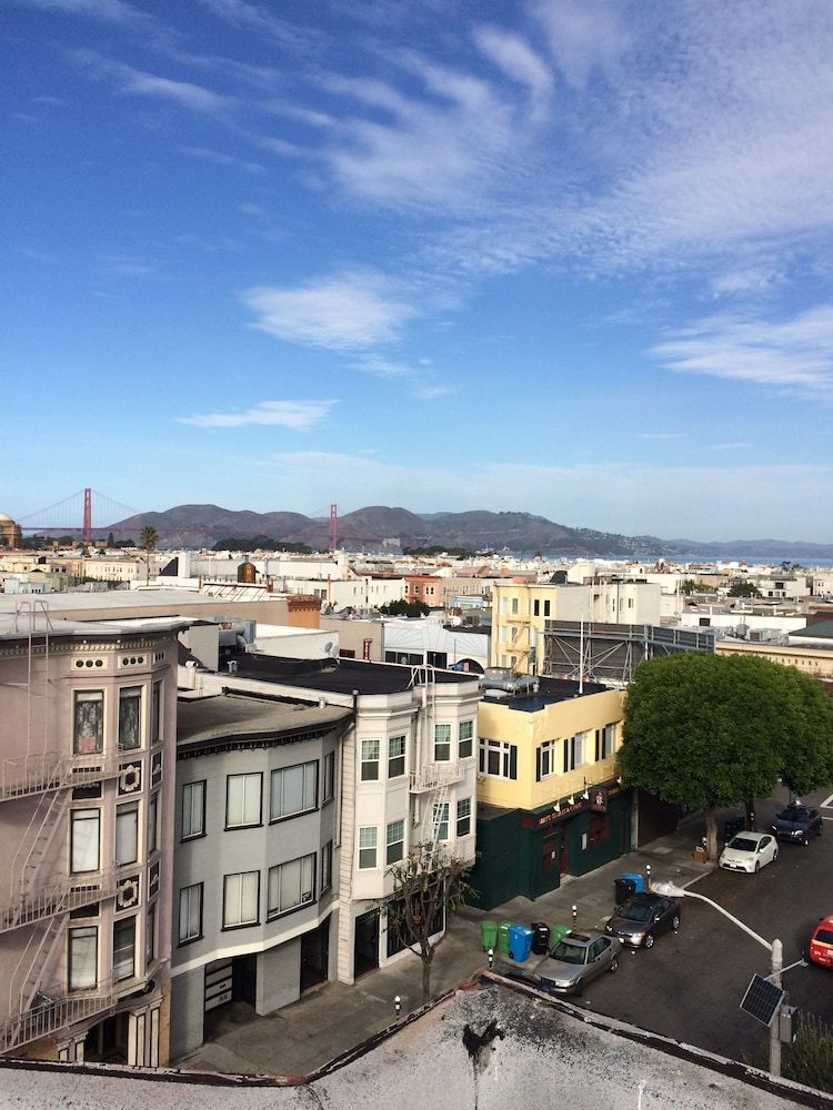 Cow Hollow Inn & Suites - photo 44
