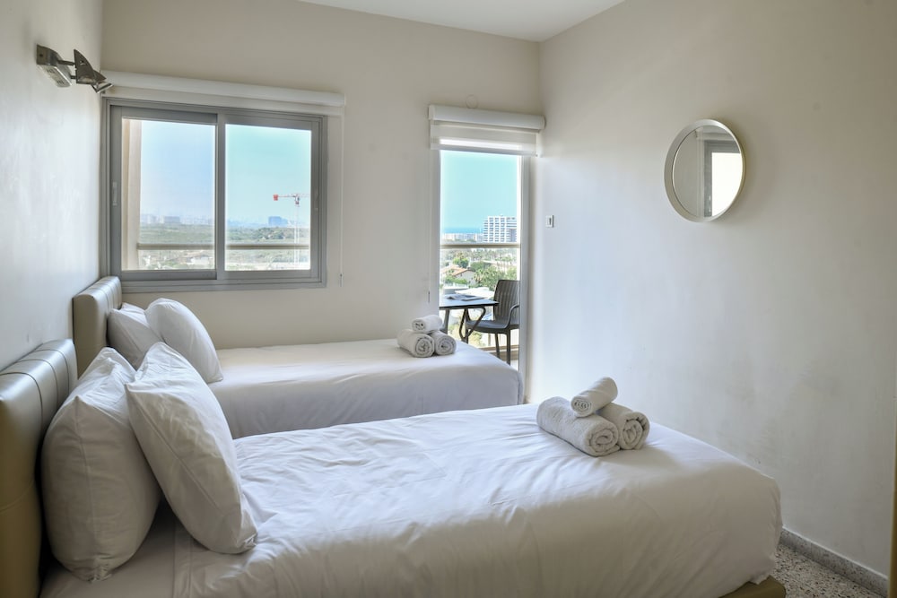3BR SeaView Apt by the Beach by SeaNRent — Herzliya — photo 5