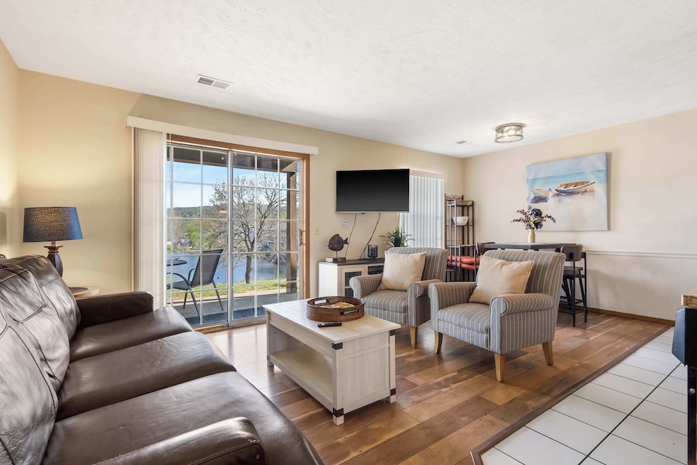 Pond View Serenity For 6 — 4-Star Luxury Hotel in Branson, United States