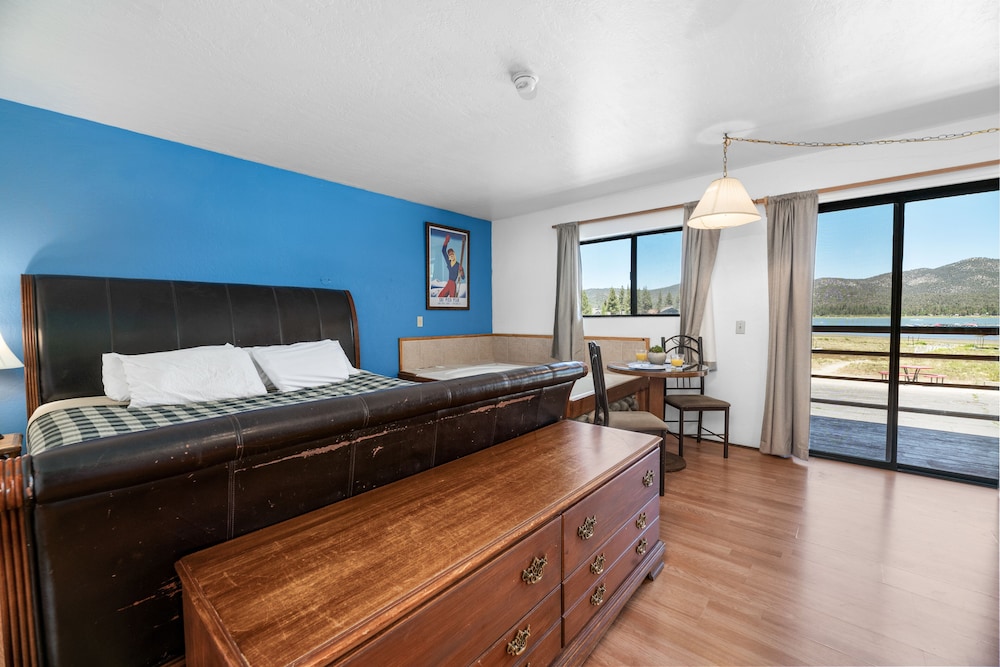 Big Bear Lakefront Lodge - photo 33