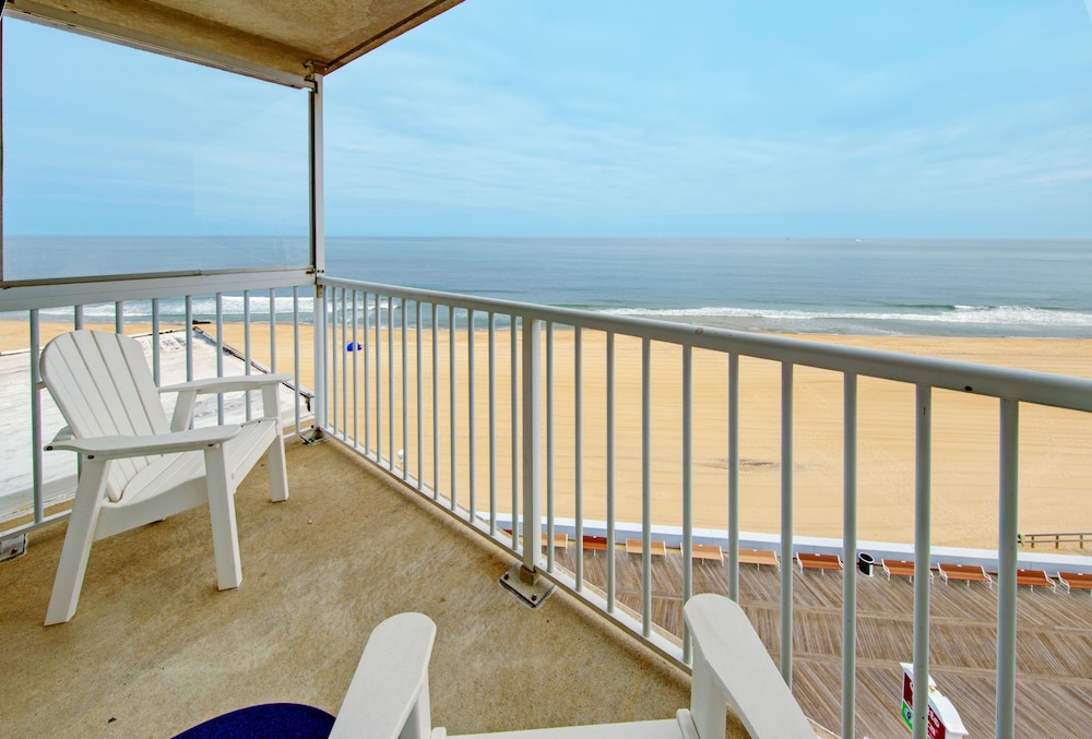 Commander Hotel & Suites - photo 36
