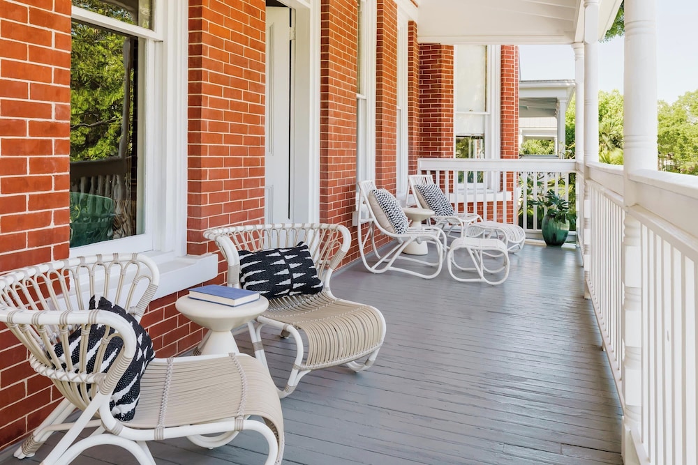 The Grand Maloney Hotel - photo 21