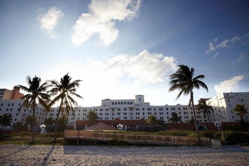 Hollywood Beach Resort beautiful Studio - photo 27