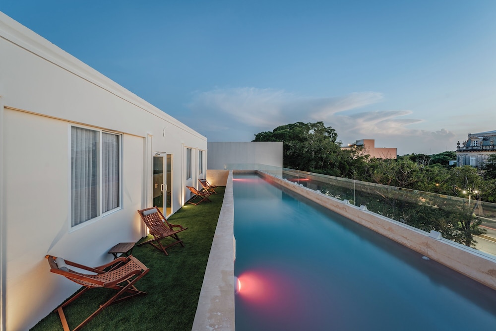 Rooftop pool