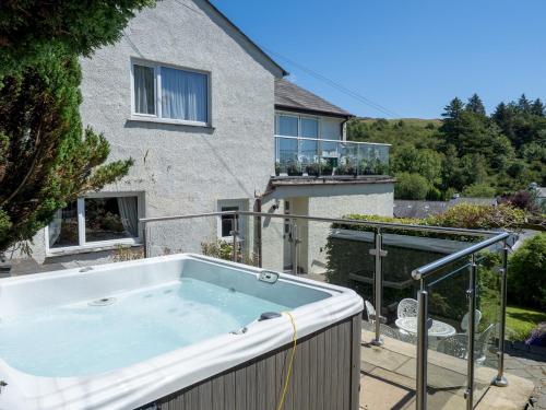 Beautiful Detached Property Hot Tub Sauna Pass the Keys in Kendal, United Kingdom