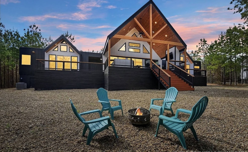 Couples Family Games Hot tub Sauna — 5-Star Luxury Hotel in Broken Bow, United States