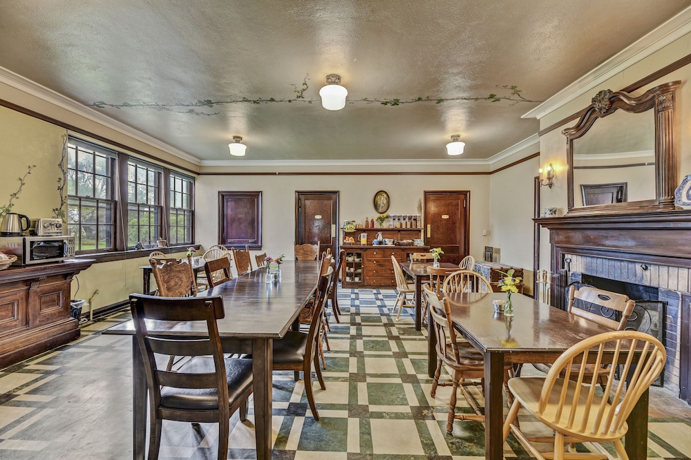 Oddfellow Inn & Farm - photo 53