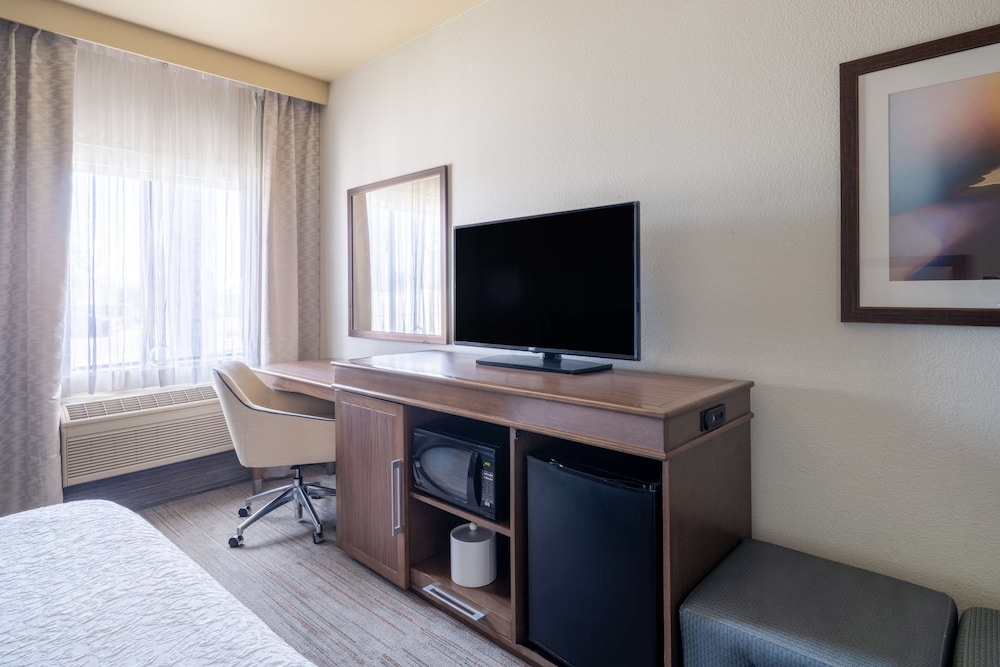 Hampton Inn by Hilton Irvine East Lake Forest - photo 13