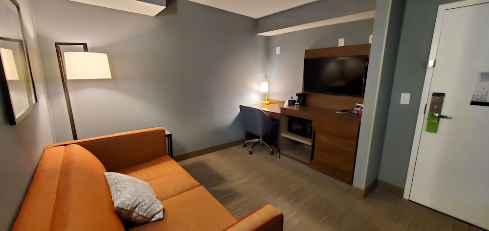 Hampton Inn Hillsville - photo 27