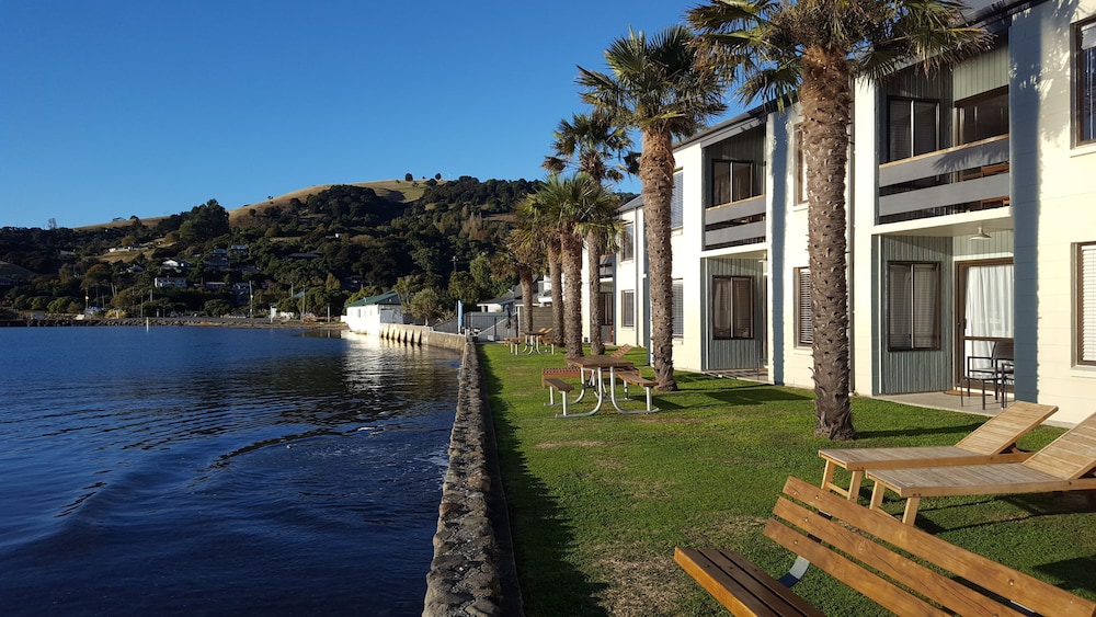 Akaroa Waterfront Motels — 4-Star Luxury Hotel in Christchurch, New Zealand