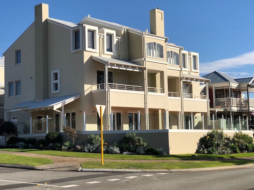 Castlereagh On Middleton Apartment 4 10802288 — Albany