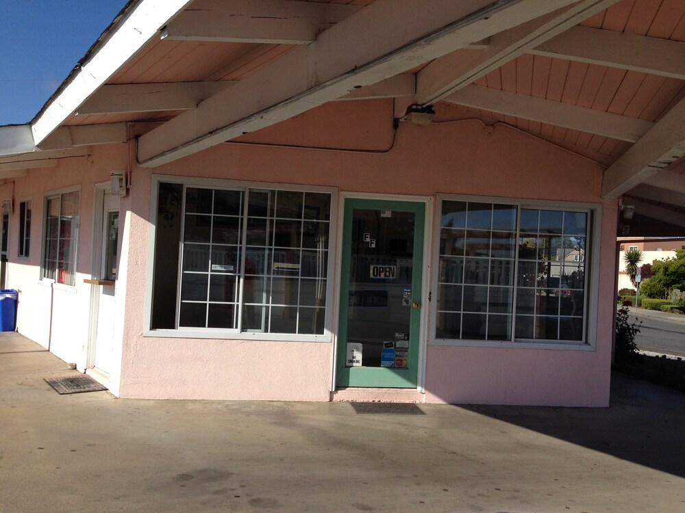 National 9 Motel - photo 17