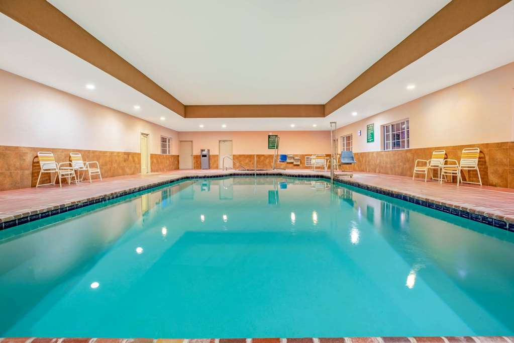 La Quinta Inn Suites Floresville - photo 12