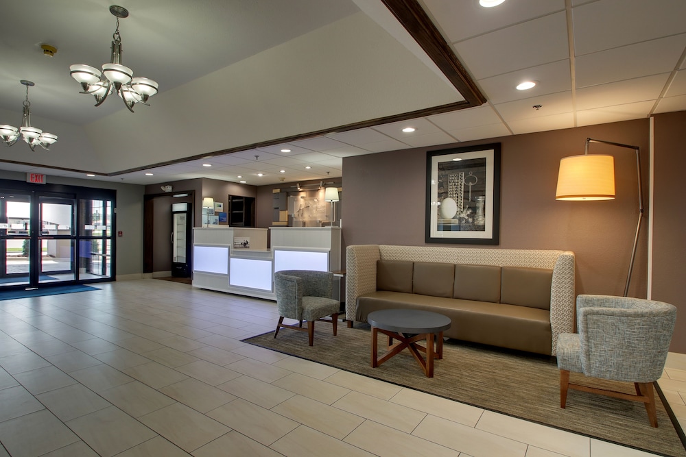 Holiday Inn Express & Suites Lebanon by IHG - photo 42