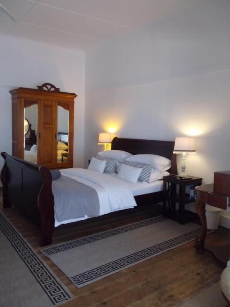 Breeze Inn Guesthouse — 4-Star Luxury Hotel in East London, South Africa