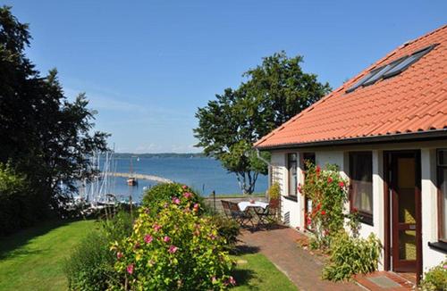 Ferienwohnung Meerblick am Yachthafen — 4-Star Luxury Hotel in Gluecksburg, Germany