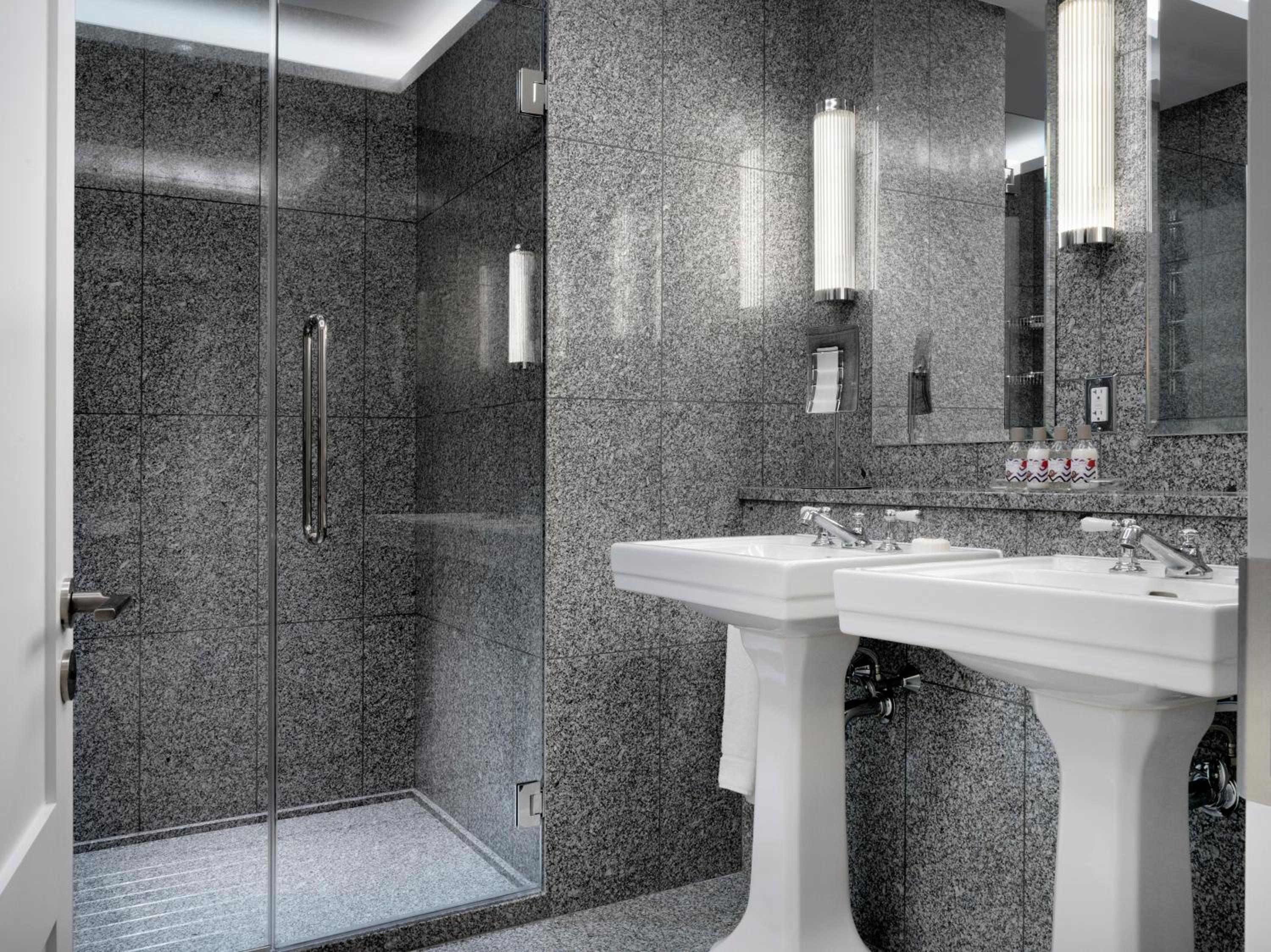 The Whitby Hotel - photo 3