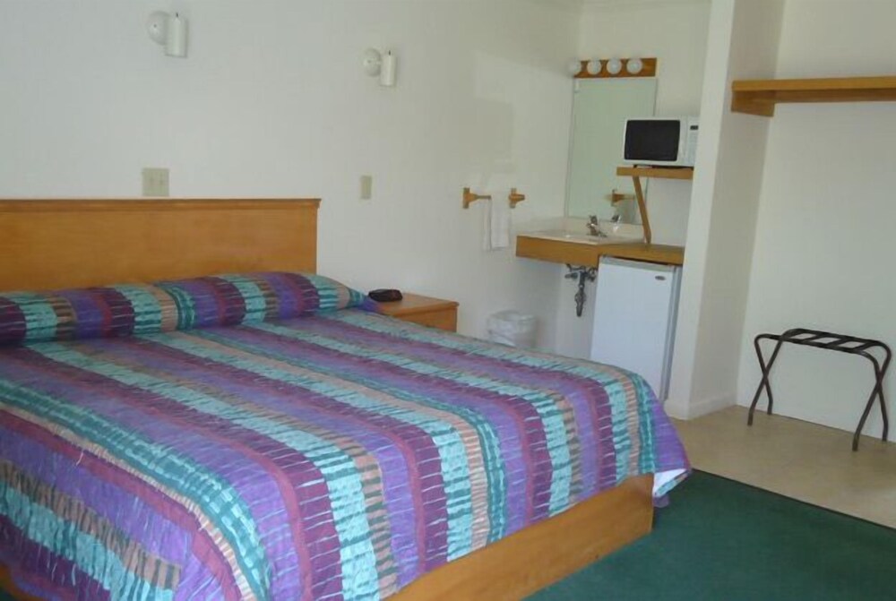 Adirondack Inn - photo 9