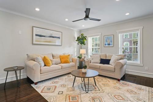 Upscale Azure by Saratoga Stays — 4-Star Luxury Hotel in Saratoga Springs, United States