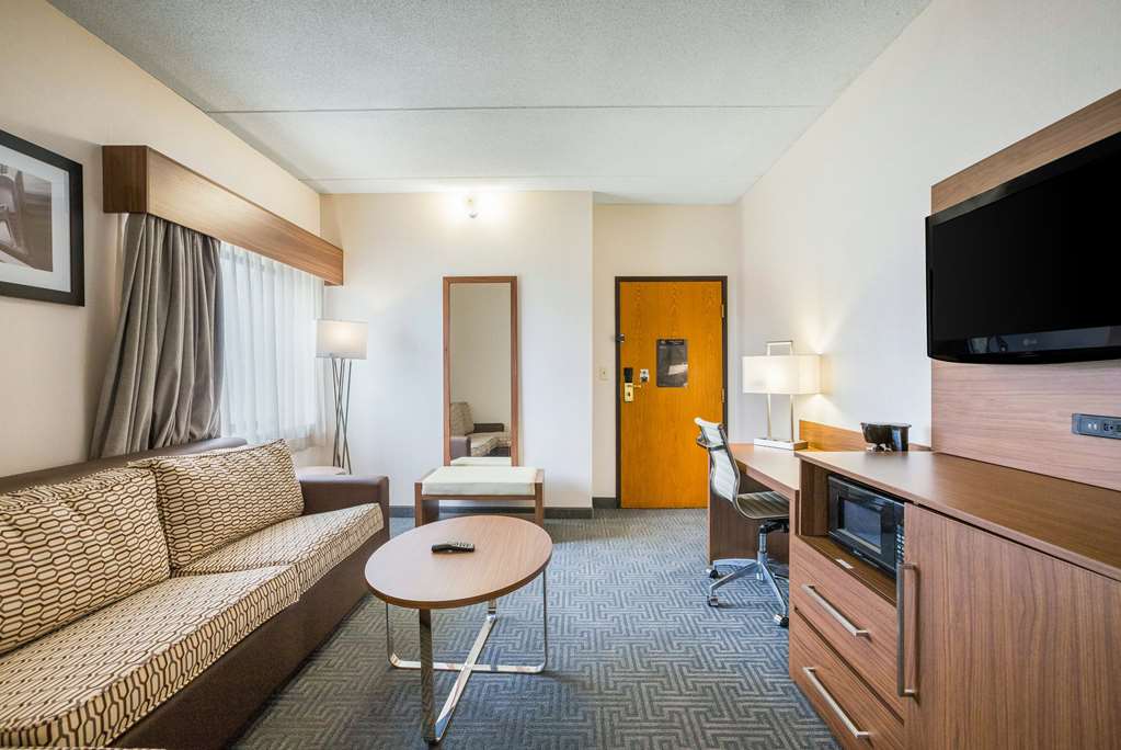 Quality Suites Lansing West - photo 29