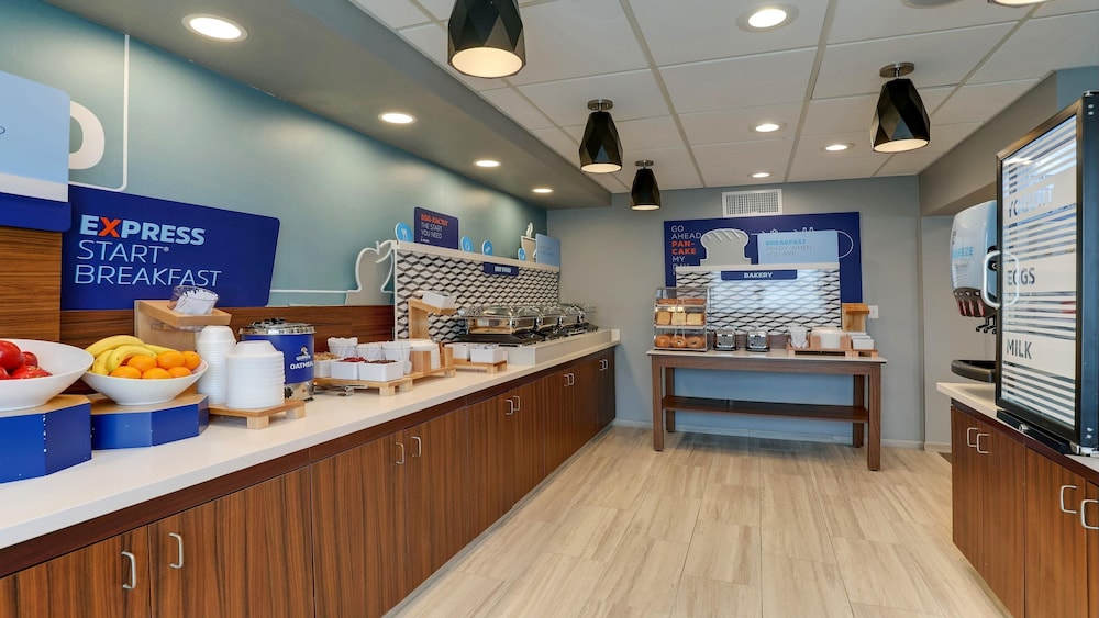 Holiday Inn Express Kenner New Orleans Airport an IHG Hotel - photo 40
