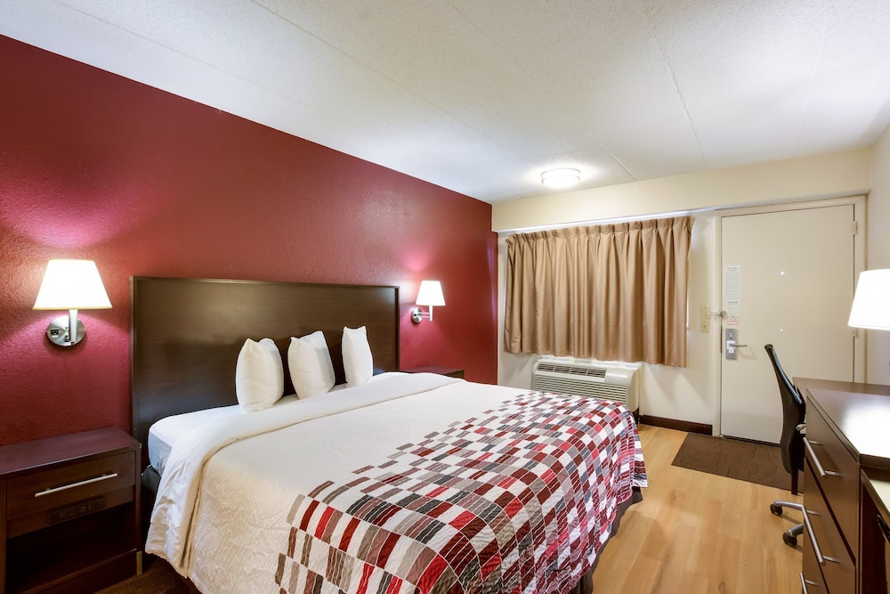 Red Roof Inn Grand Rapids Airport - photo 19