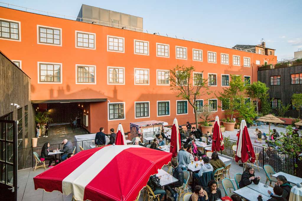 Mob Hotel Paris les Puces in Saint-Ouen, France