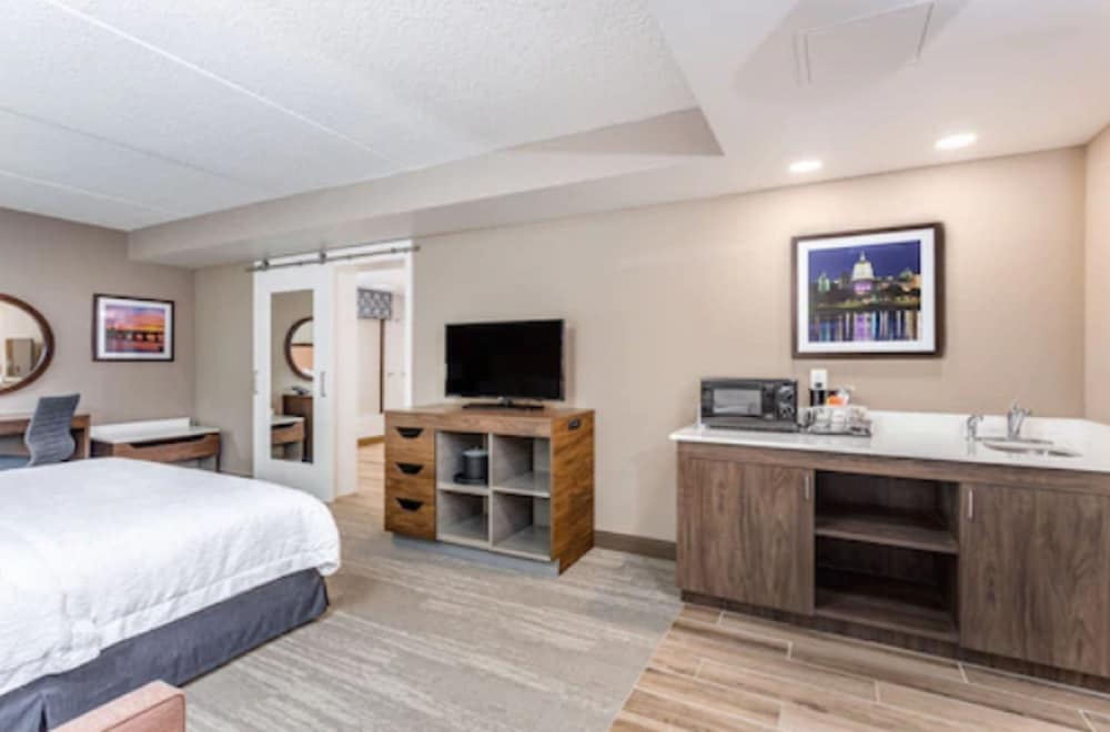 Hampton Inn Harrisburg East - photo 9