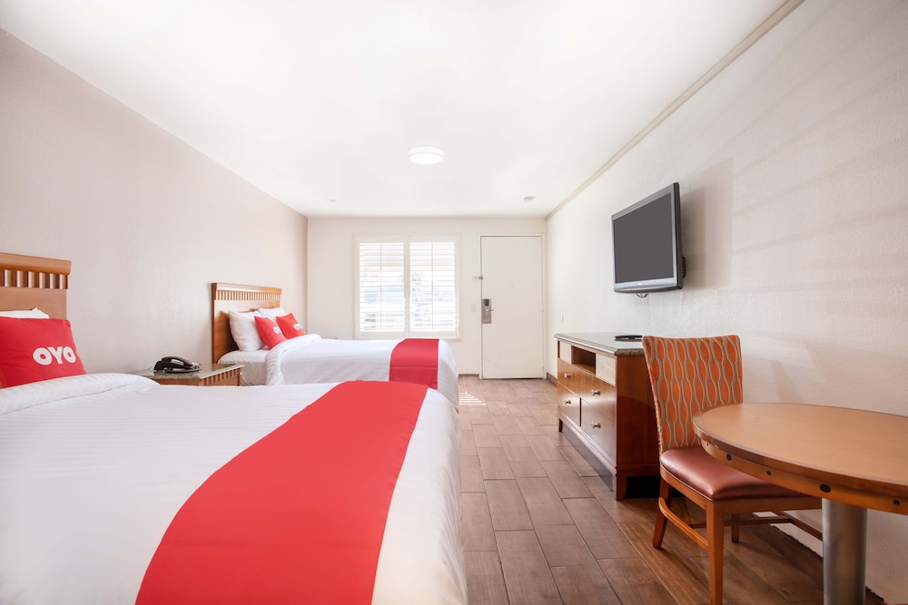 OYO Hotel Palmdale Antelope Valley - photo 14