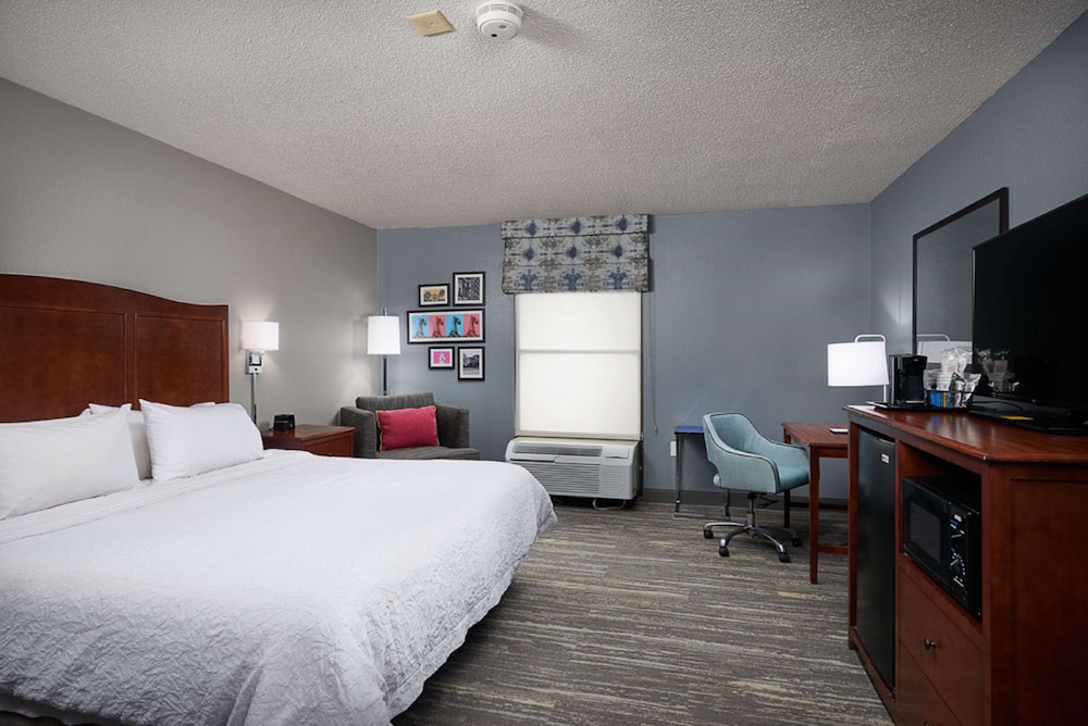 Hampton Inn Beaumont - photo 7