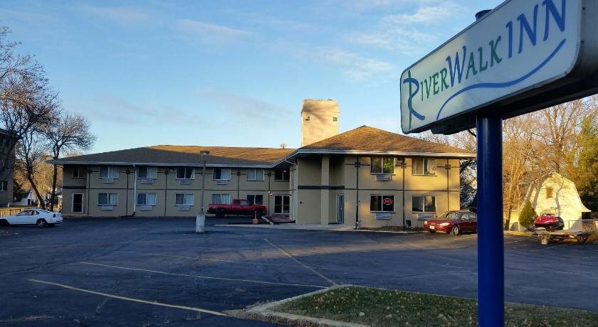 Riverwalk Inn & Suites — hotel in Fort Atkinson