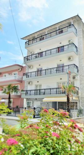 Giannis Hotel — Paralia