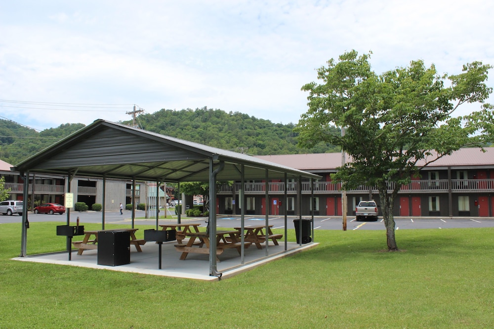 Great Smokies Inn Cherokee - photo 31