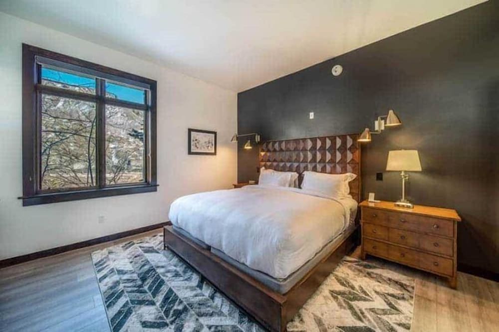 Luxury Ski in Ski out 2 Bedroom Colorado Resort Vacation Rental in the Heart of Snowmass Base Village - photo 10