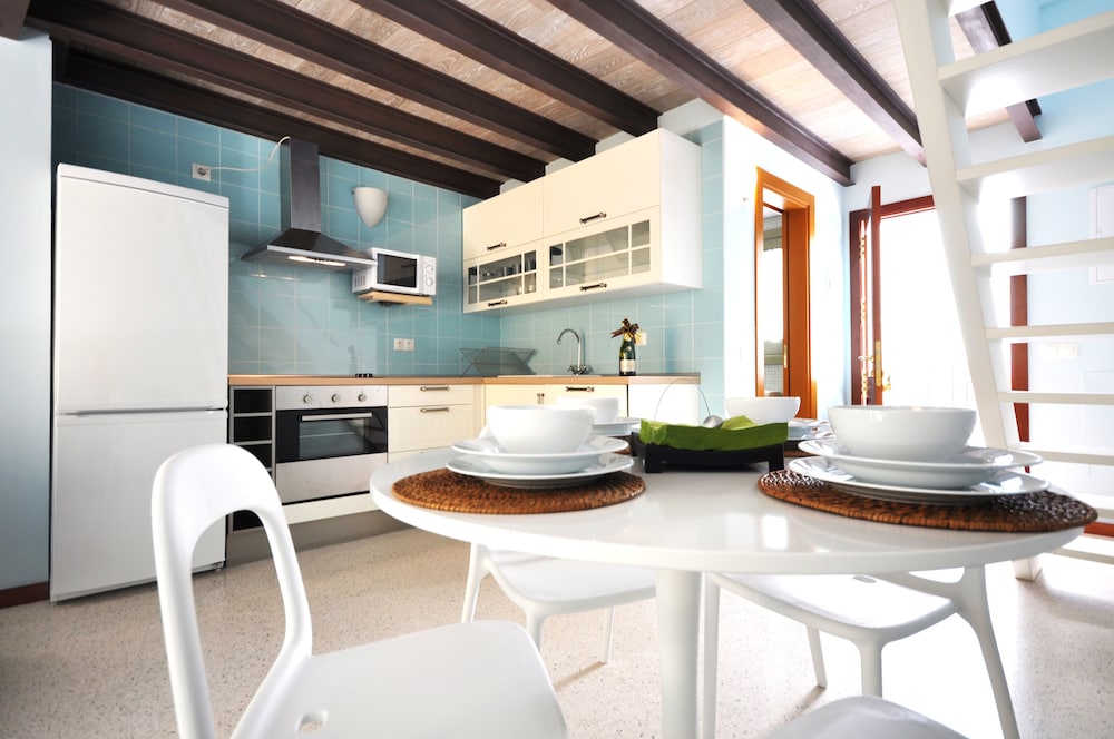 Sea & Wave La Casita de Hinestrosa Apartments — 4-Star Luxury Hotel in Malaga, Spain