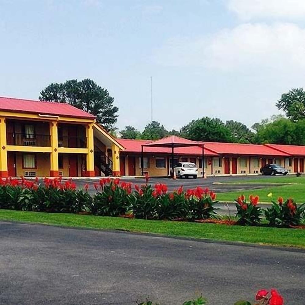 Duffys Motel Calhoun - photo 26