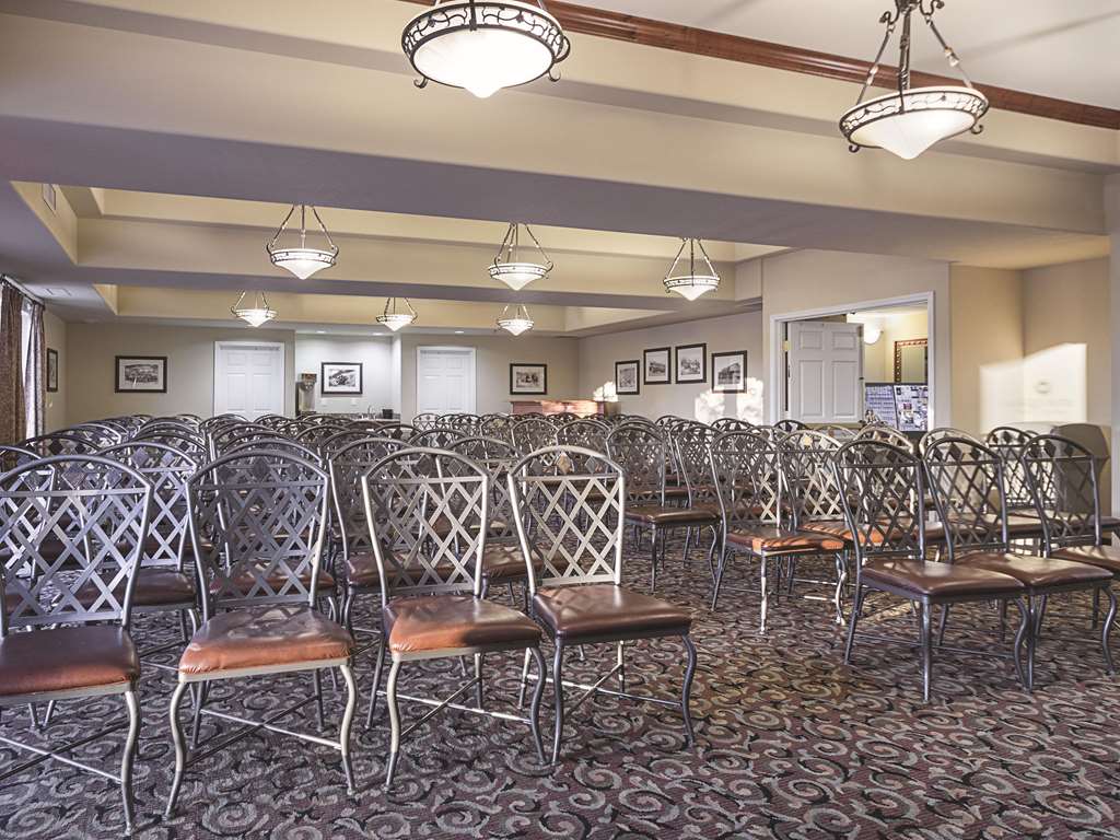 La Quinta Inn & Suites by Wyndham Trinidad - photo 46