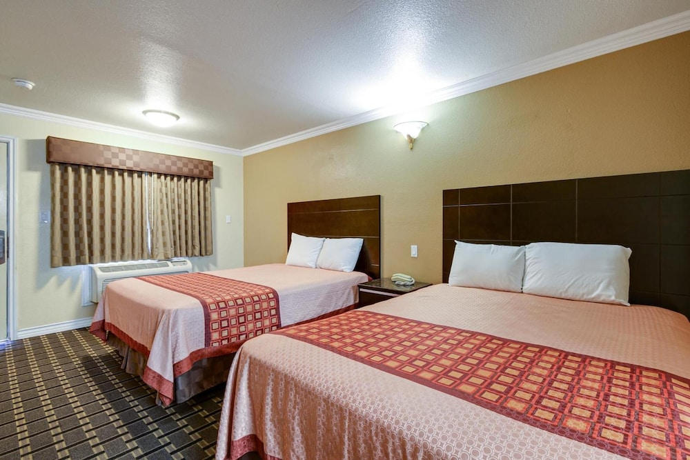 Hacienda Inn - photo 14