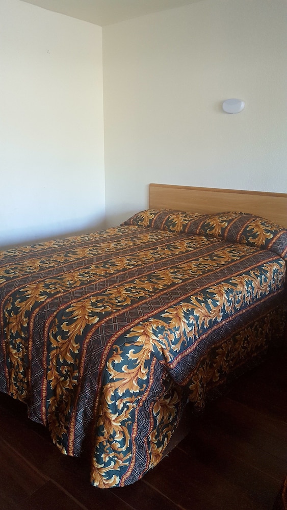Best Economy Inn n Suites - photo 6