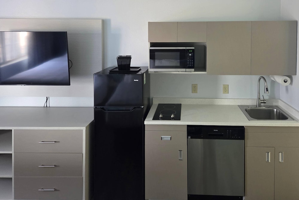 MainStay Suites LeClaire Quad Cities - photo 14