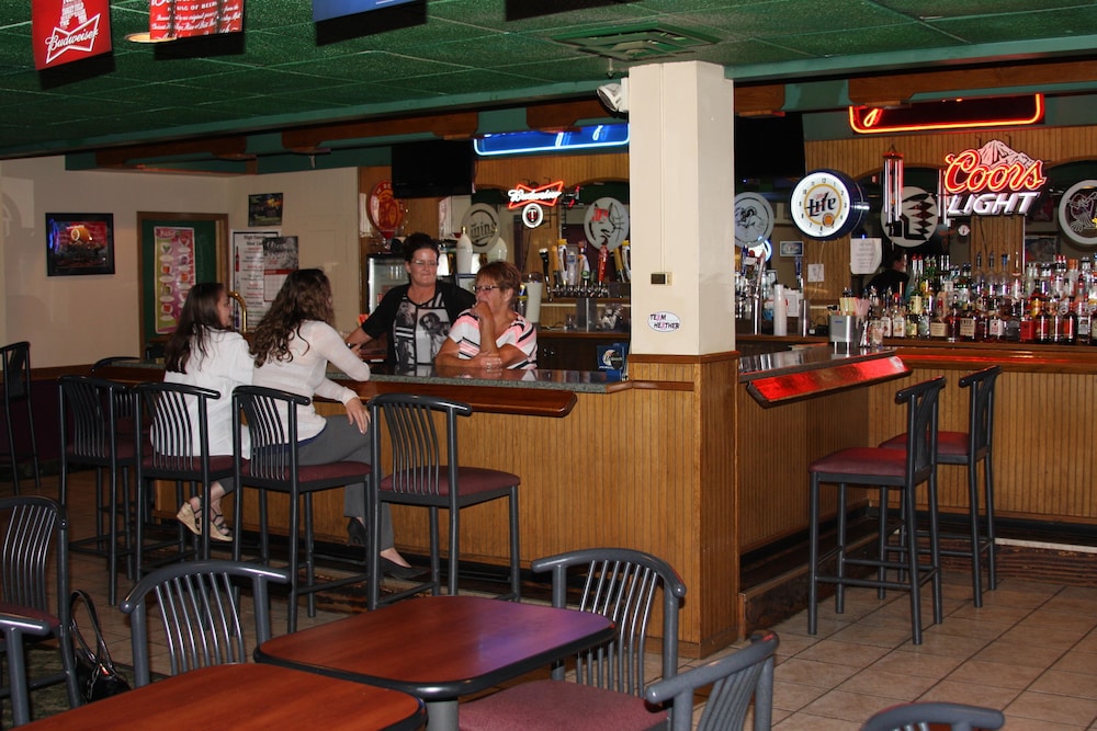 Gladstone Inn & Suites - photo 17