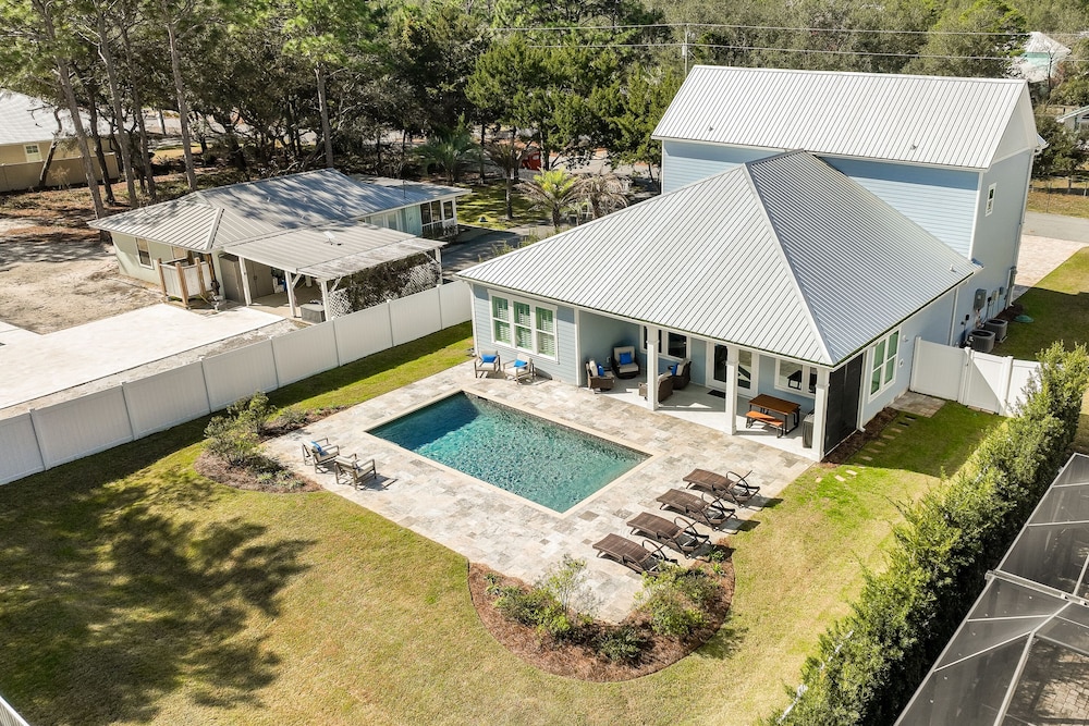 30A Pet Friendly Beach House Seacrest Serenity by Panhandle Getaways — 4-Star Luxury Hotel in Panama City Beach, United States
