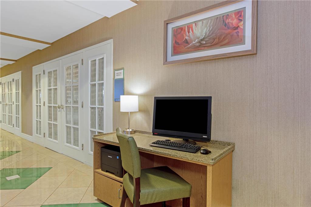 La Quinta Inn & Suites by Wyndham Orlando I Drive Conv Ctr - photo 47