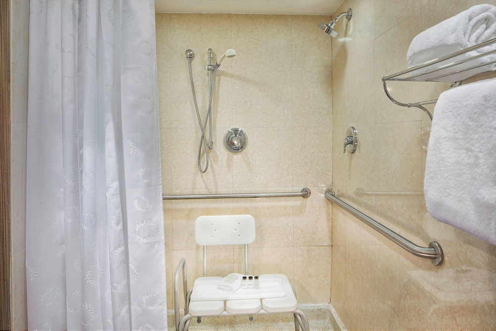 Sheraton Philadelphia University City Hotel - photo 18
