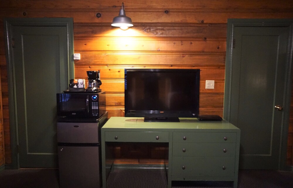 Shaver Lake Village Hotel - photo 43